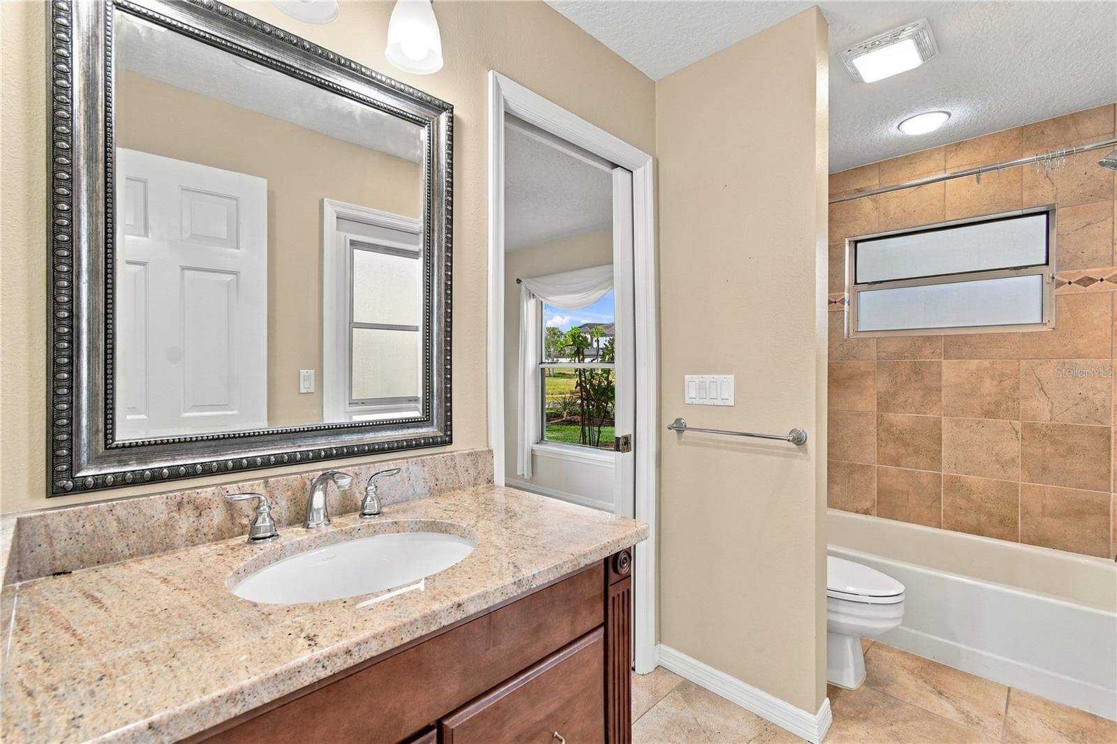 1st Ensuite Bathroom - 524 S LONGVIEW PL, LONGWOOD