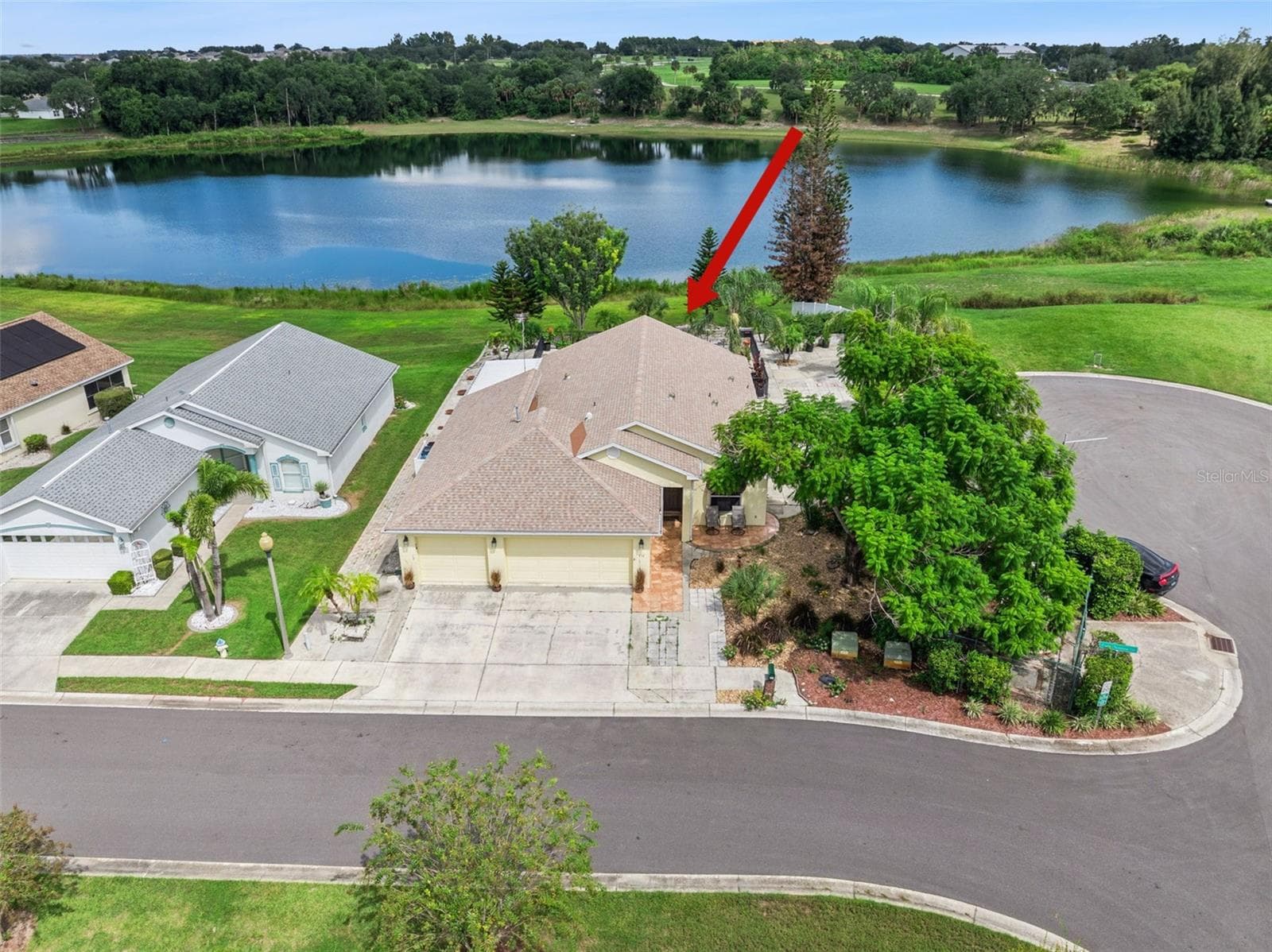 452 LAKE SUZANNE DR
