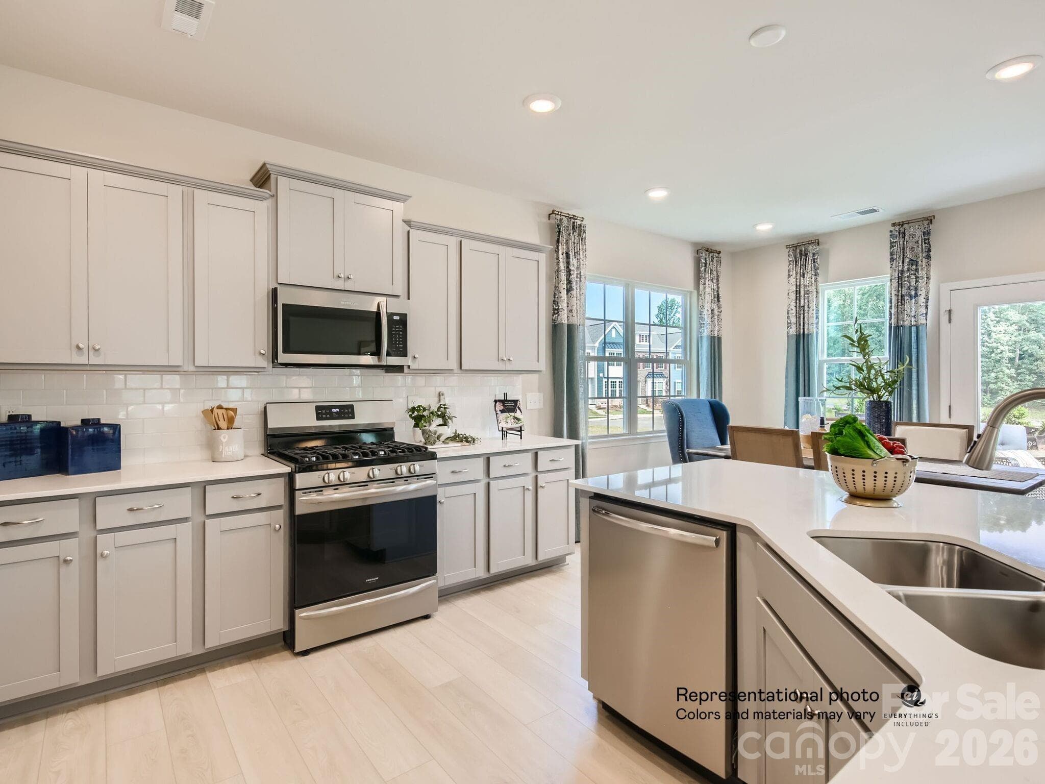 Single Family Residence at 1644 Swallow Tail Drive, Belmont, photo 3 of 19