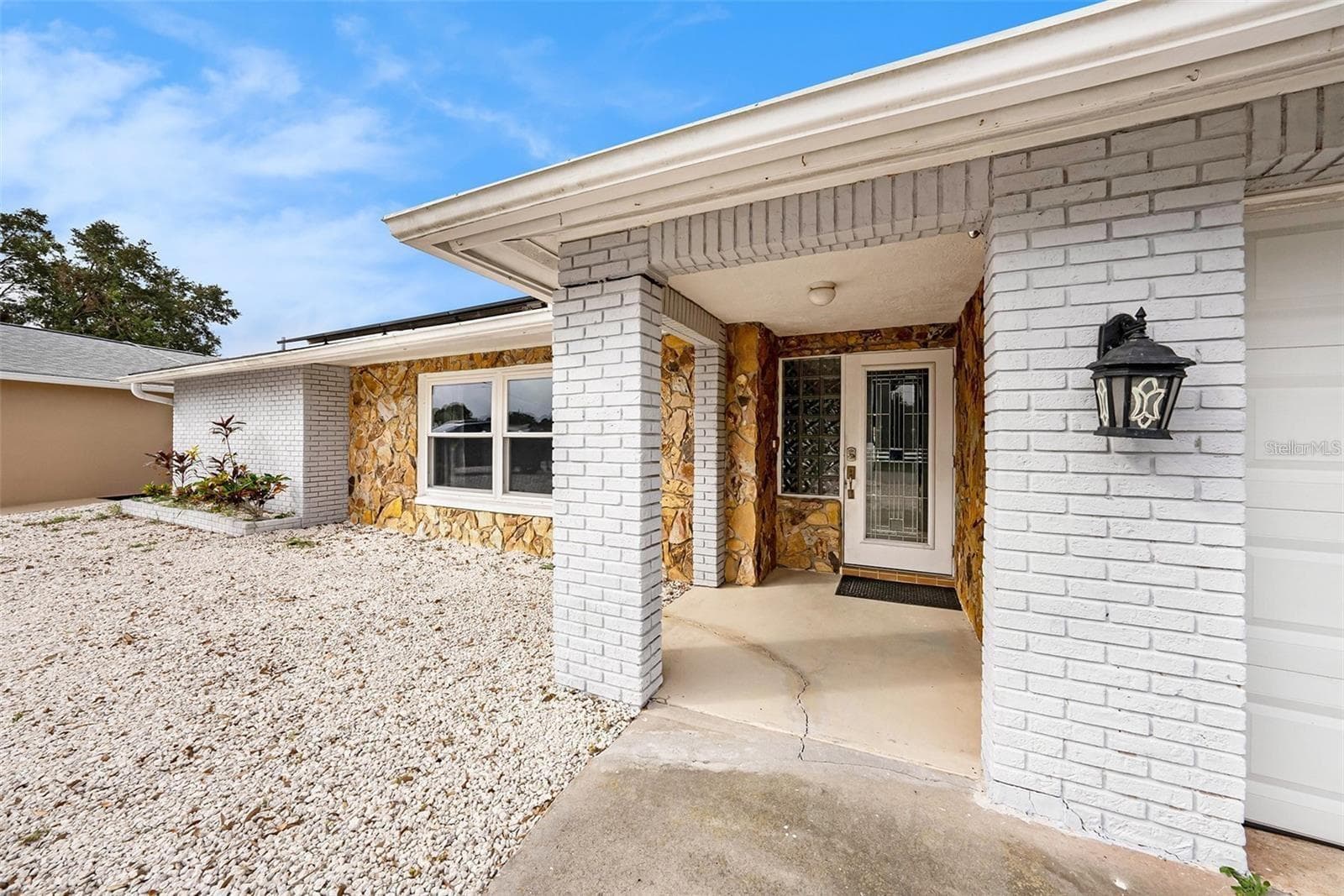 Single Family Residence at 1117 RUSHMORE DR, HOLIDAY, photo 2 of 29