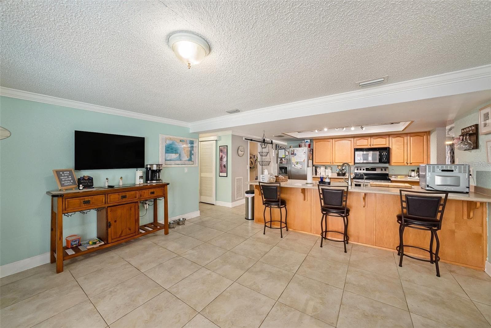 Single Family Residence at 1117 RUSHMORE DR, HOLIDAY, photo 7 of 29
