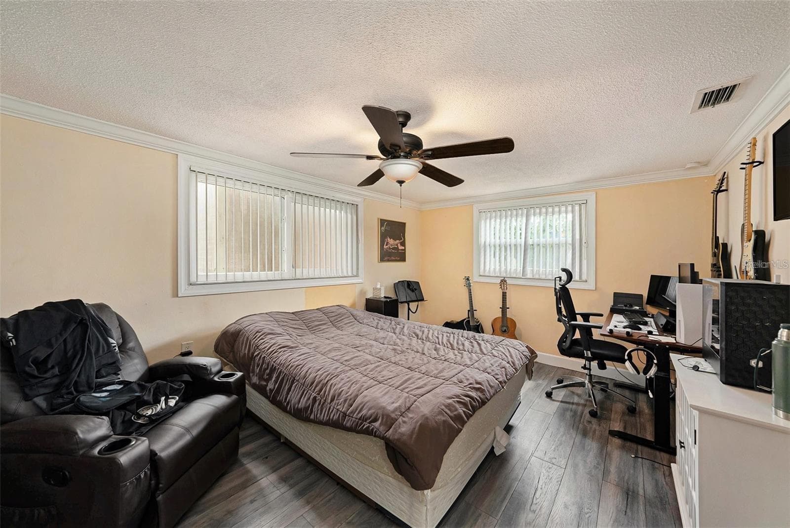 Single Family Residence at 1117 RUSHMORE DR, HOLIDAY, photo 19 of 29
