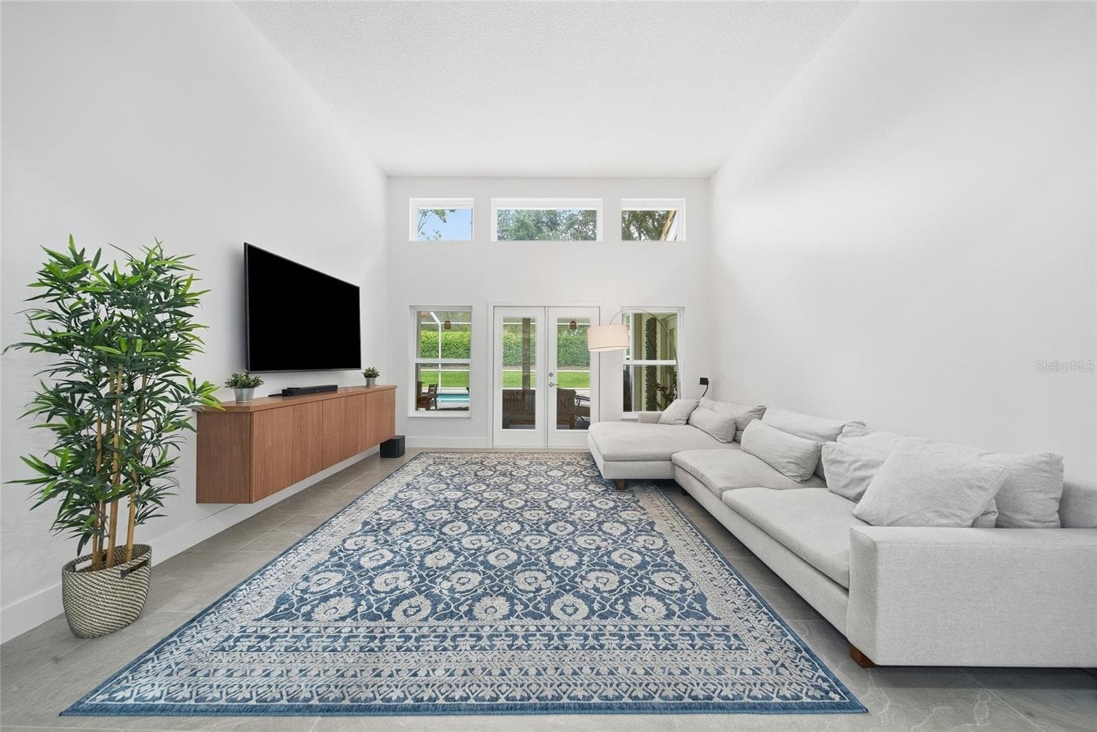 Single Family Residence at 17911 HOLLY BROOK DR, TAMPA, photo 5 of 37
