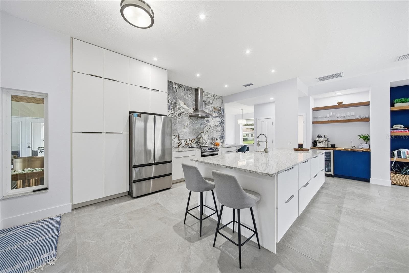Single Family Residence at 17911 HOLLY BROOK DR, TAMPA, photo 13 of 37