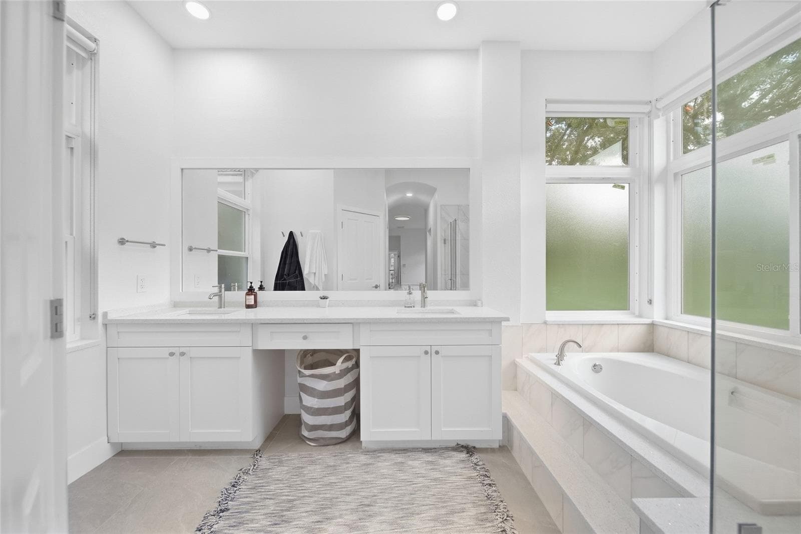 Single Family Residence at 17911 HOLLY BROOK DR, TAMPA, photo 18 of 37