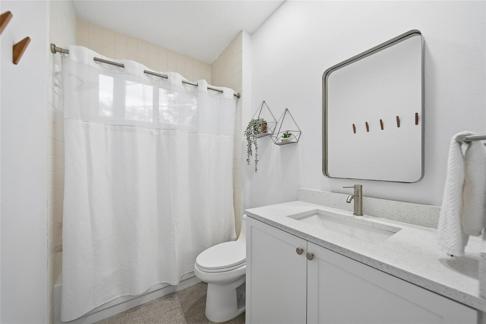Single Family Residence at 17911 HOLLY BROOK DR, TAMPA, photo 22 of 37
