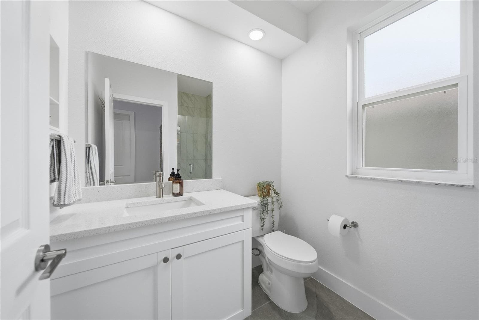 Single Family Residence at 17911 HOLLY BROOK DR, TAMPA, photo 27 of 37