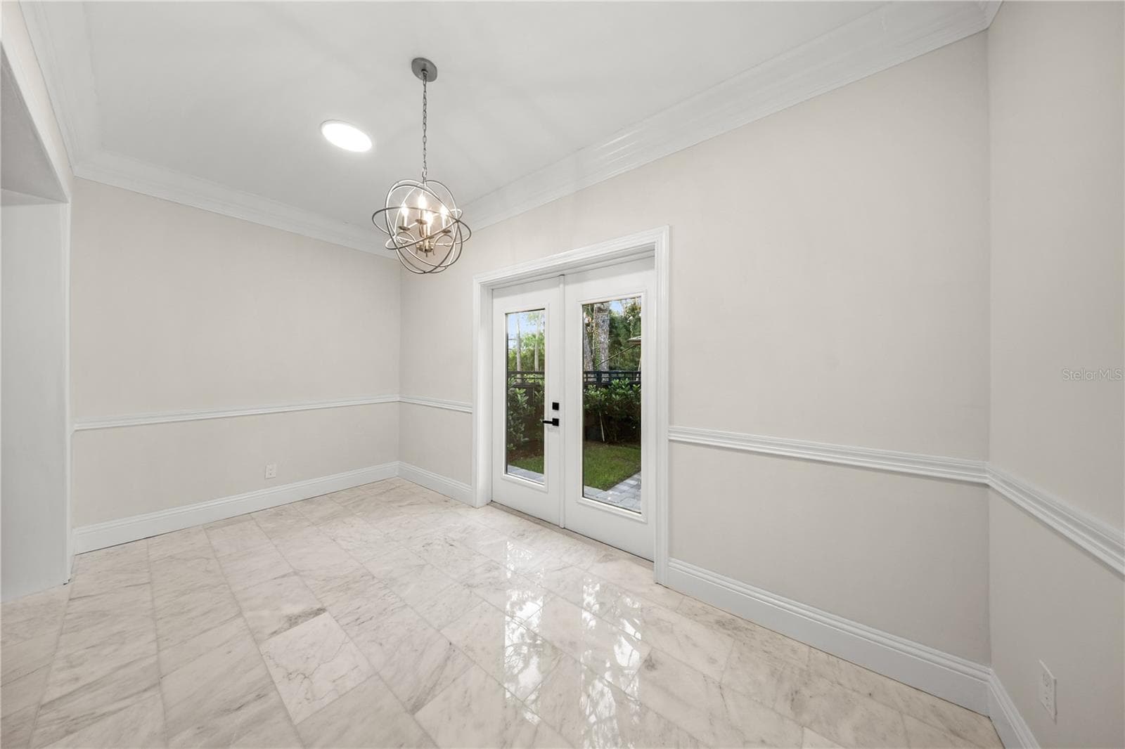 Breakfast Nook - 420 S ROYAL POINCIANA DR, TAMPA