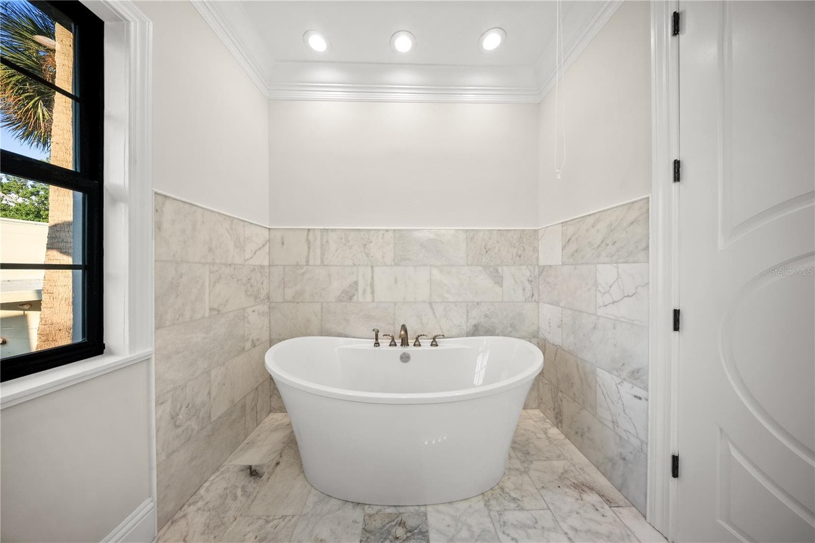 Tub in En Suite 5 - 420 S ROYAL POINCIANA DR, TAMPA
