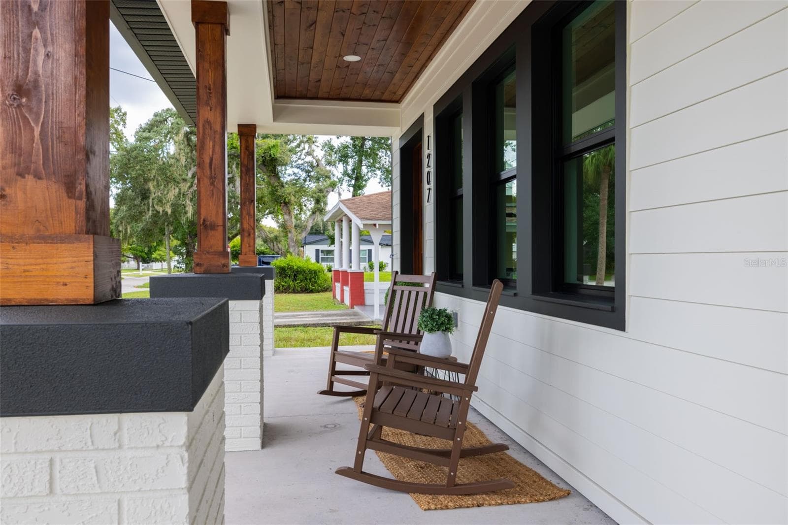 Single Family Residence at 1207 E ELLICOTT ST, TAMPA, photo 4 of 76