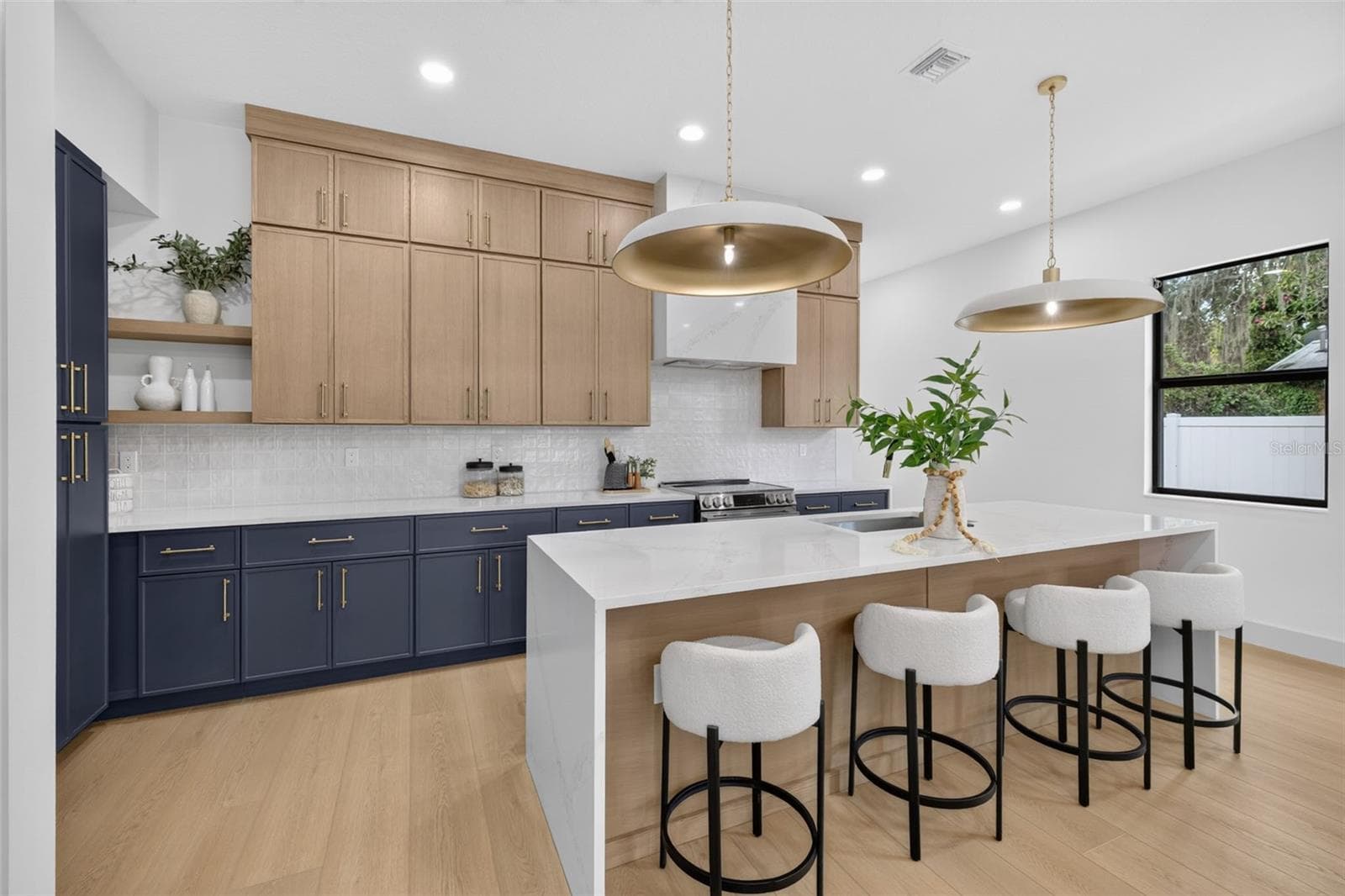 Single Family Residence at 1207 E ELLICOTT ST, TAMPA, photo 14 of 76