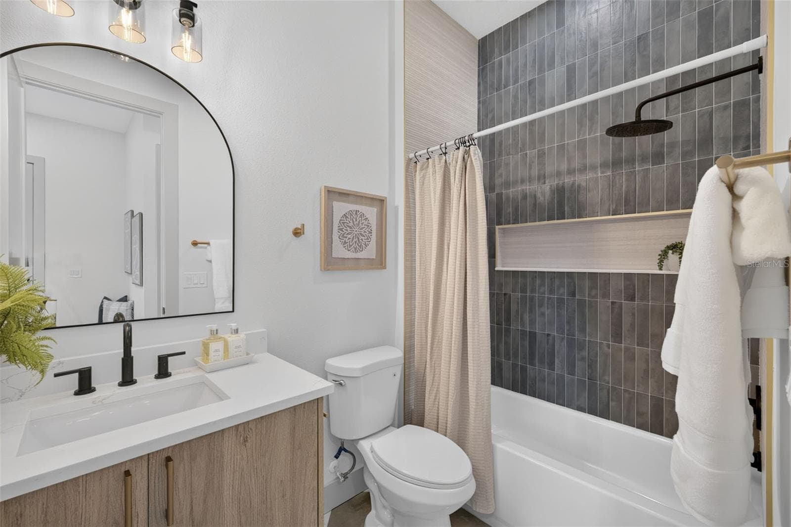 Downstairs Full Bath - 1207 E ELLICOTT ST, TAMPA