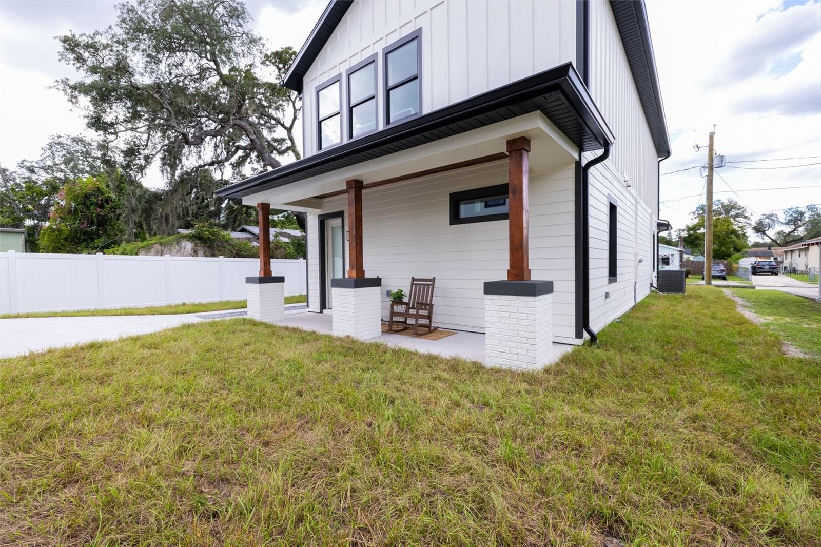 Single Family Residence at 1207 E ELLICOTT ST, TAMPA, photo 50 of 76