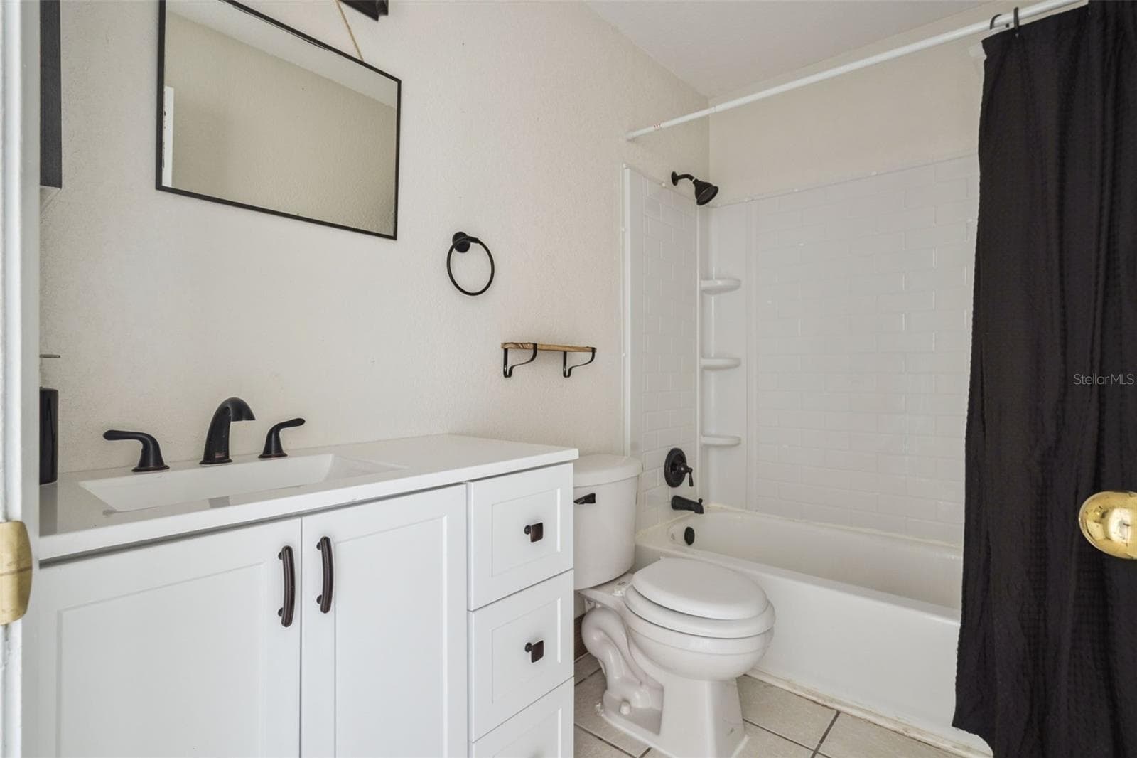 Bath - 2856 N POWERS DR #115, ORLANDO