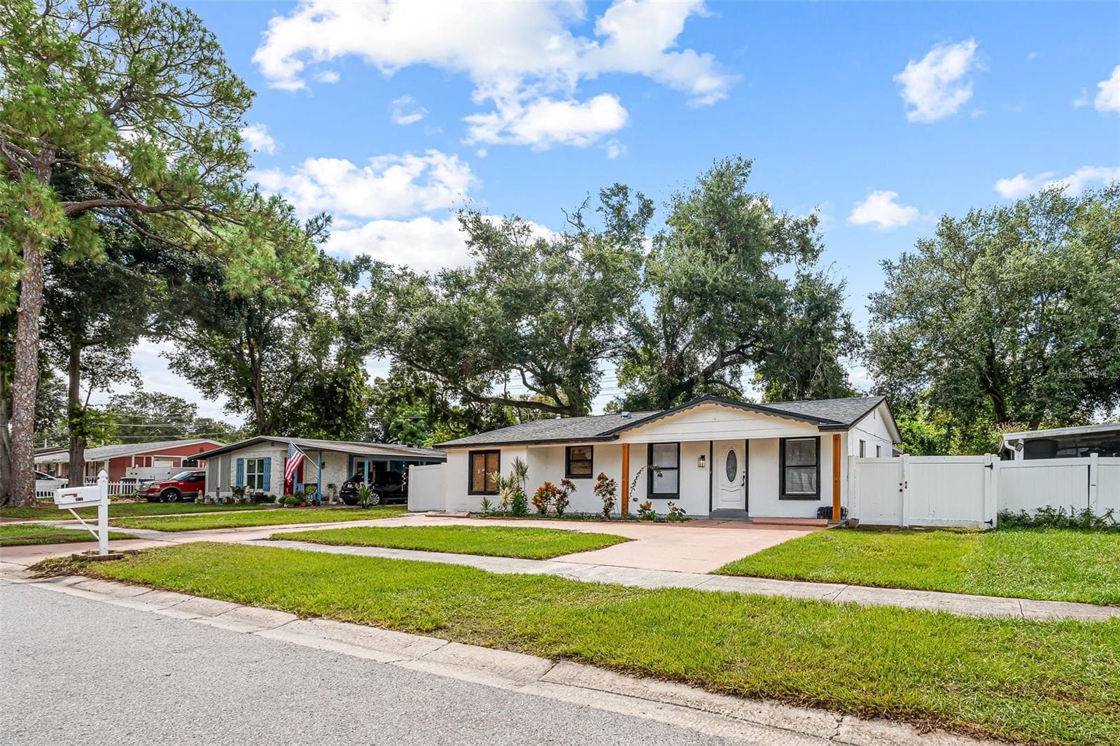 Single Family Residence at 6524 LA MESA CIR, TAMPA, photo 4 of 45