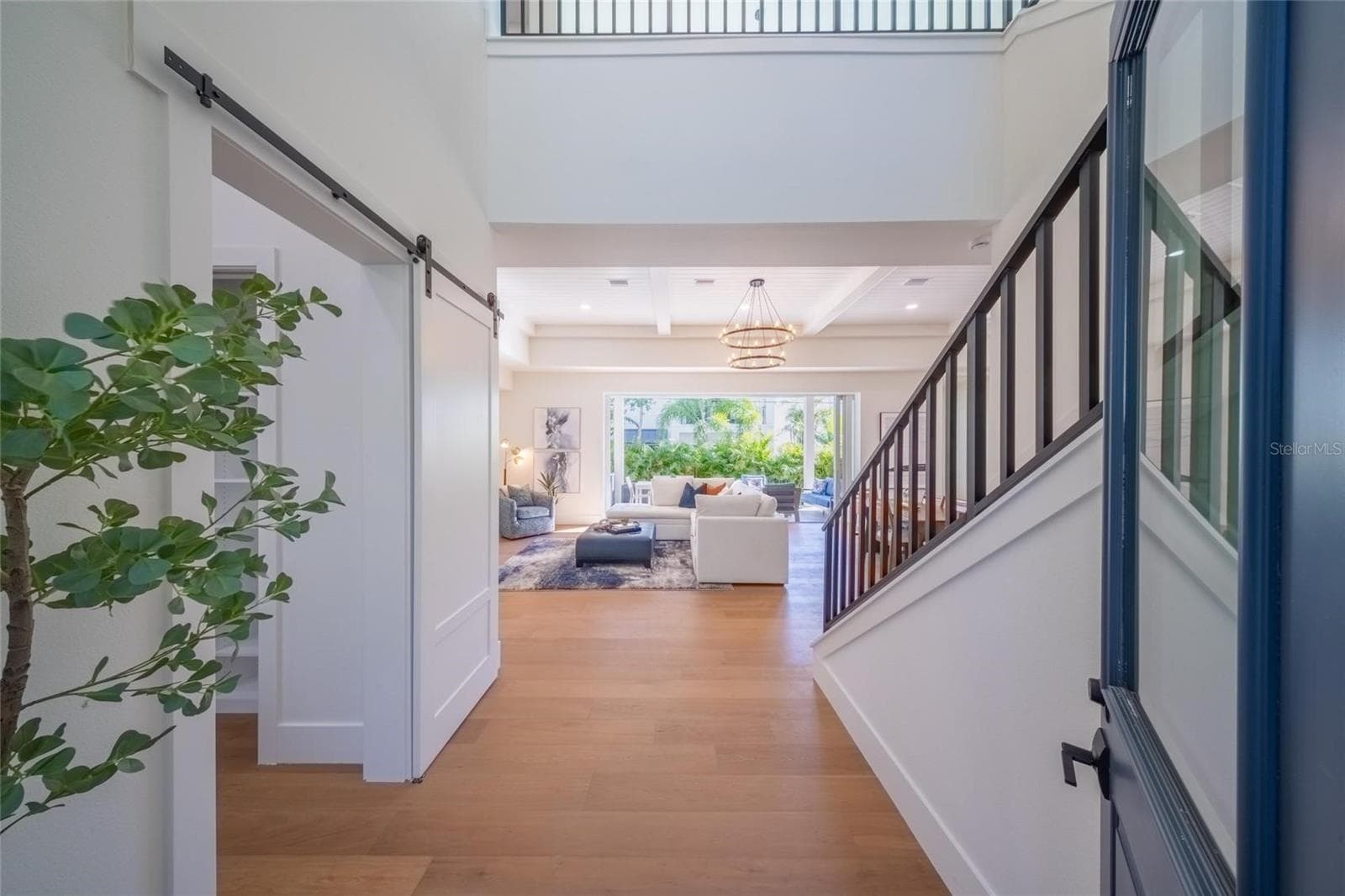 Foyer - 2420 FLOYD ST, SARASOTA