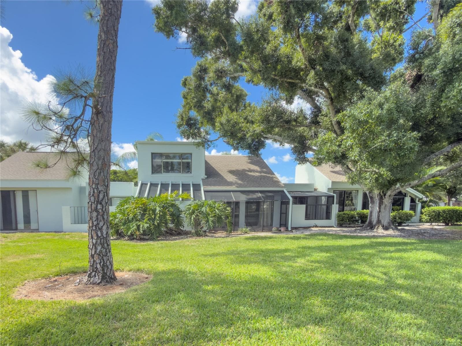 rear view - 2375 LAKESIDE MEWS #D2, SARASOTA