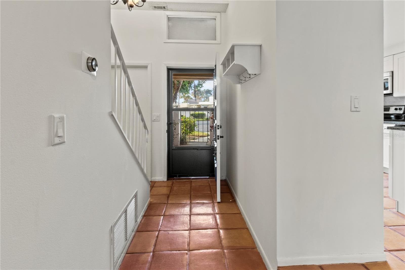 entryway - 2375 LAKESIDE MEWS #D2, SARASOTA