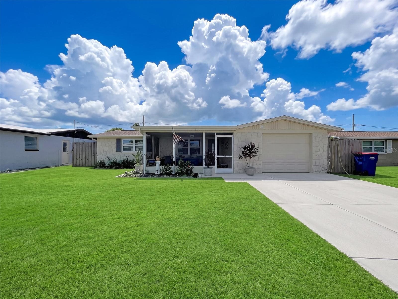 3748 REDWOOD DR