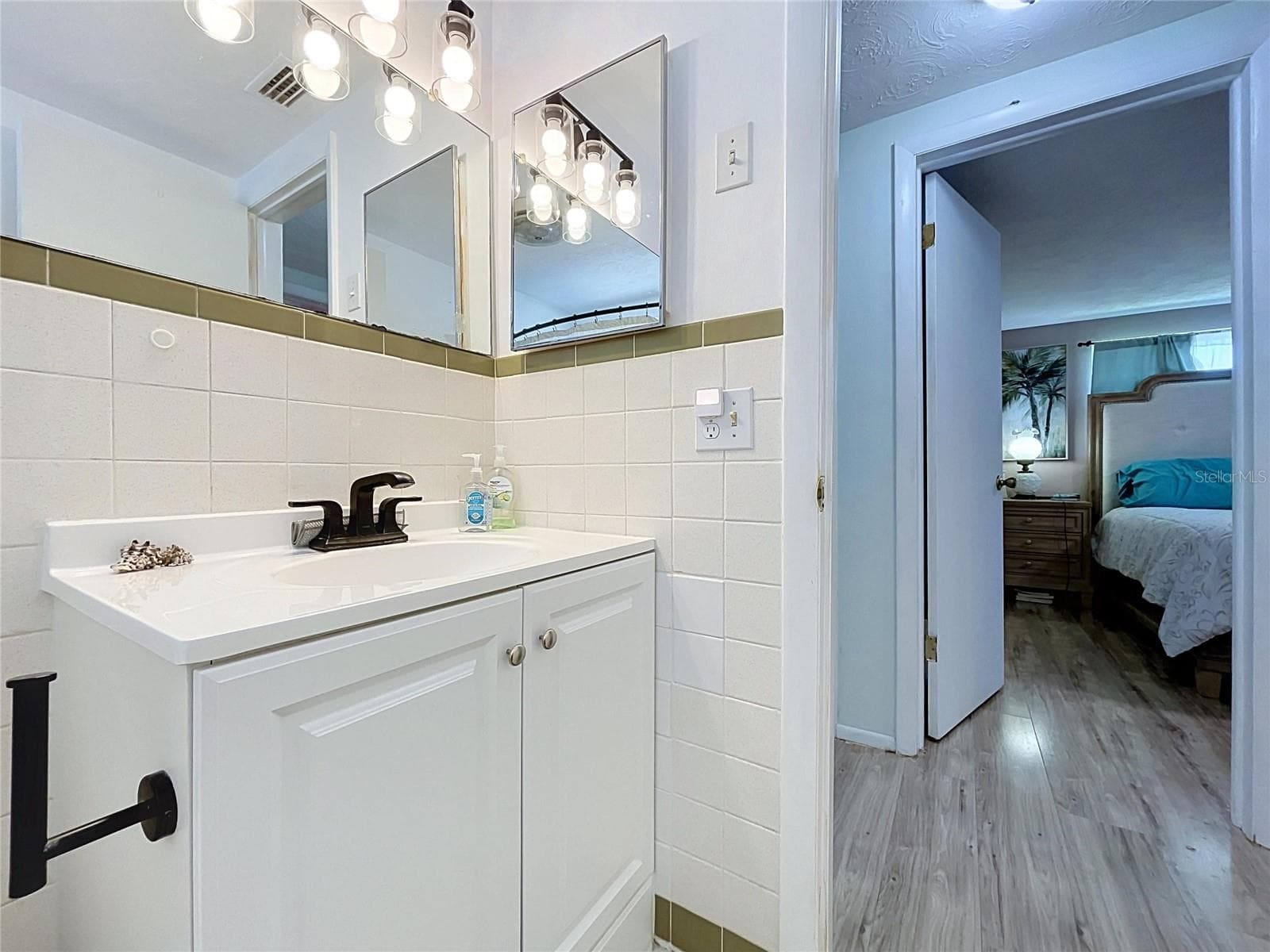 Single Family Residence at 3748 REDWOOD DR, HOLIDAY, photo 17 of 42