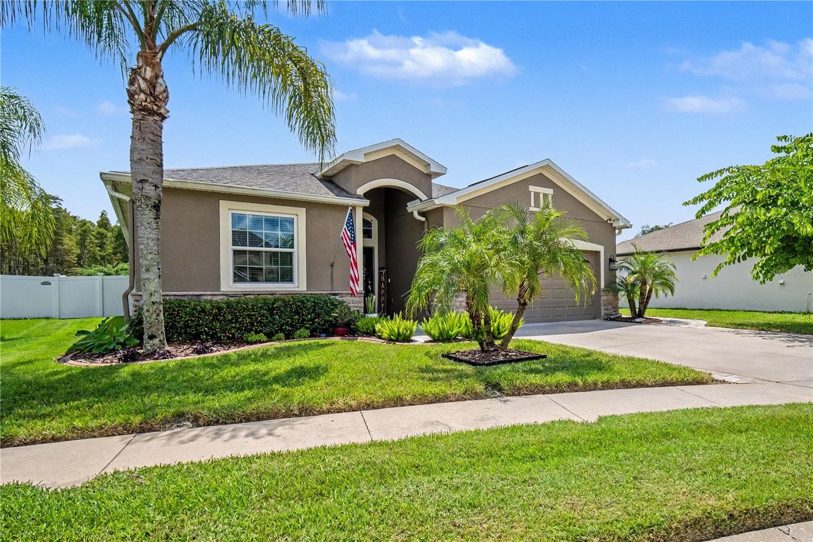 Well Maintained Front View Facing Southeast - 18756 BURNDALL CT, LAND O LAKES