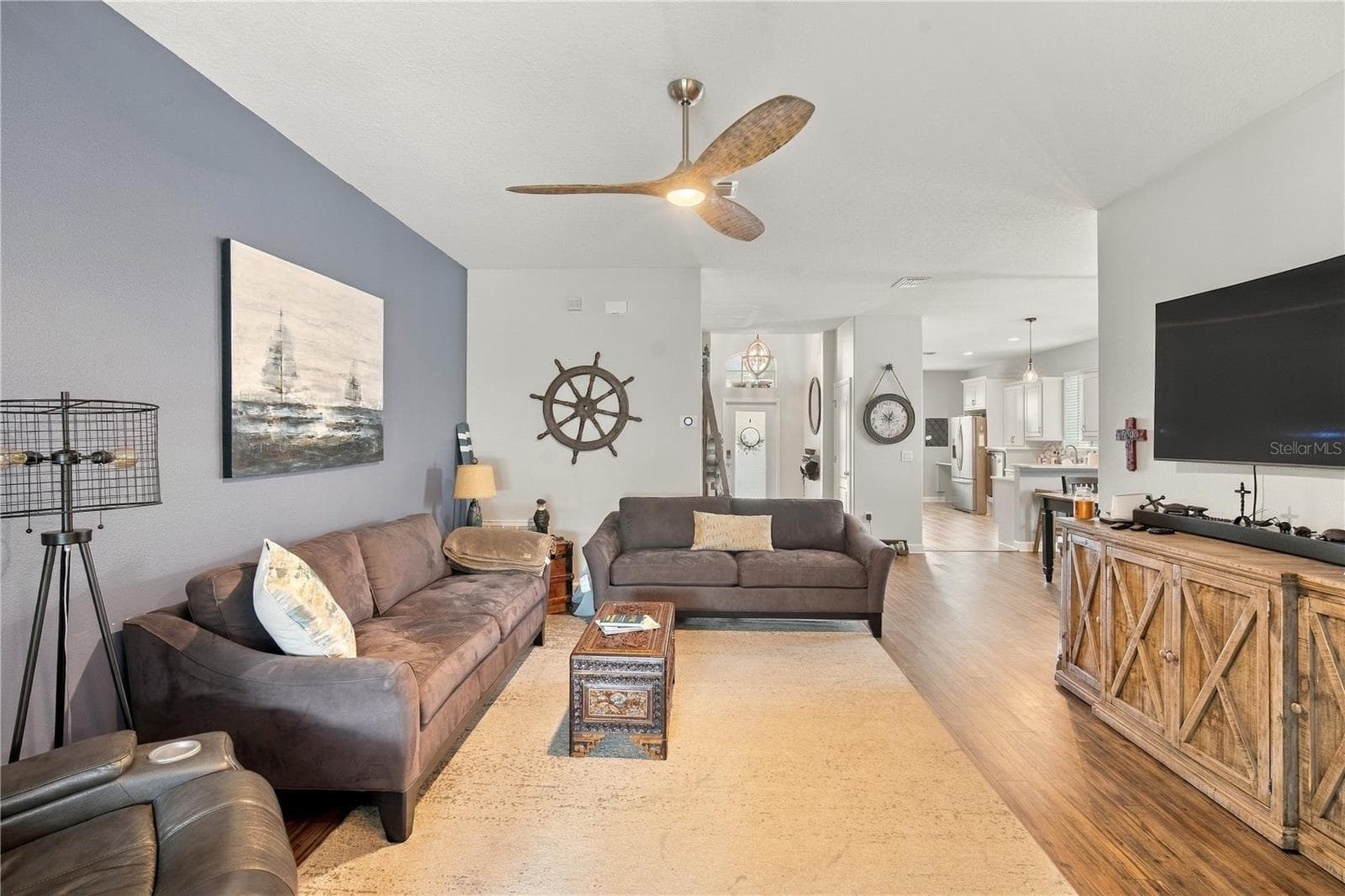 Open and Bright Living Room Facing Northwest - 18756 BURNDALL CT, LAND O LAKES