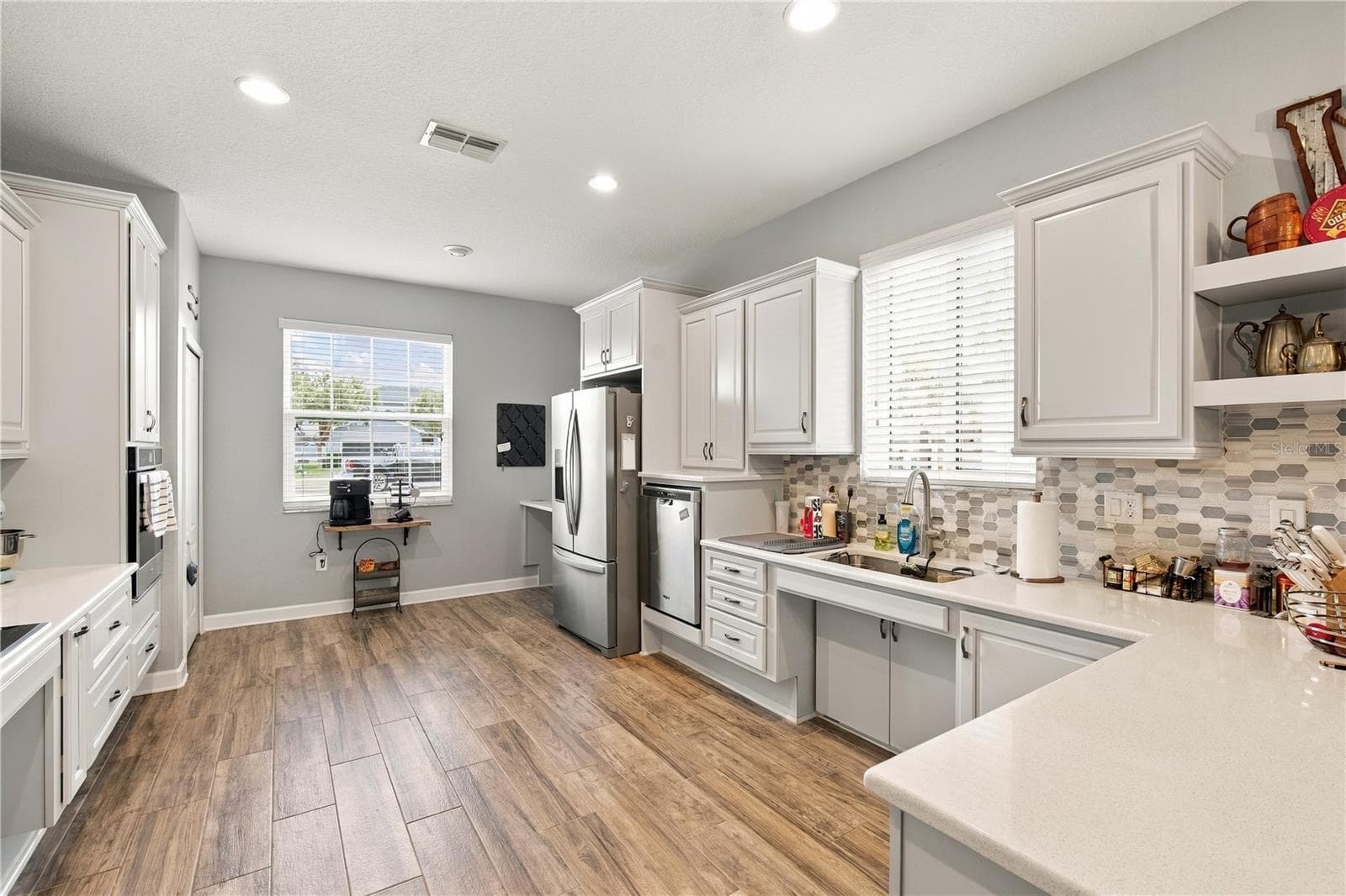 Fully Upgraded ADA-Compliant Kitchen Facing Northwest - 18756 BURNDALL CT, LAND O LAKES