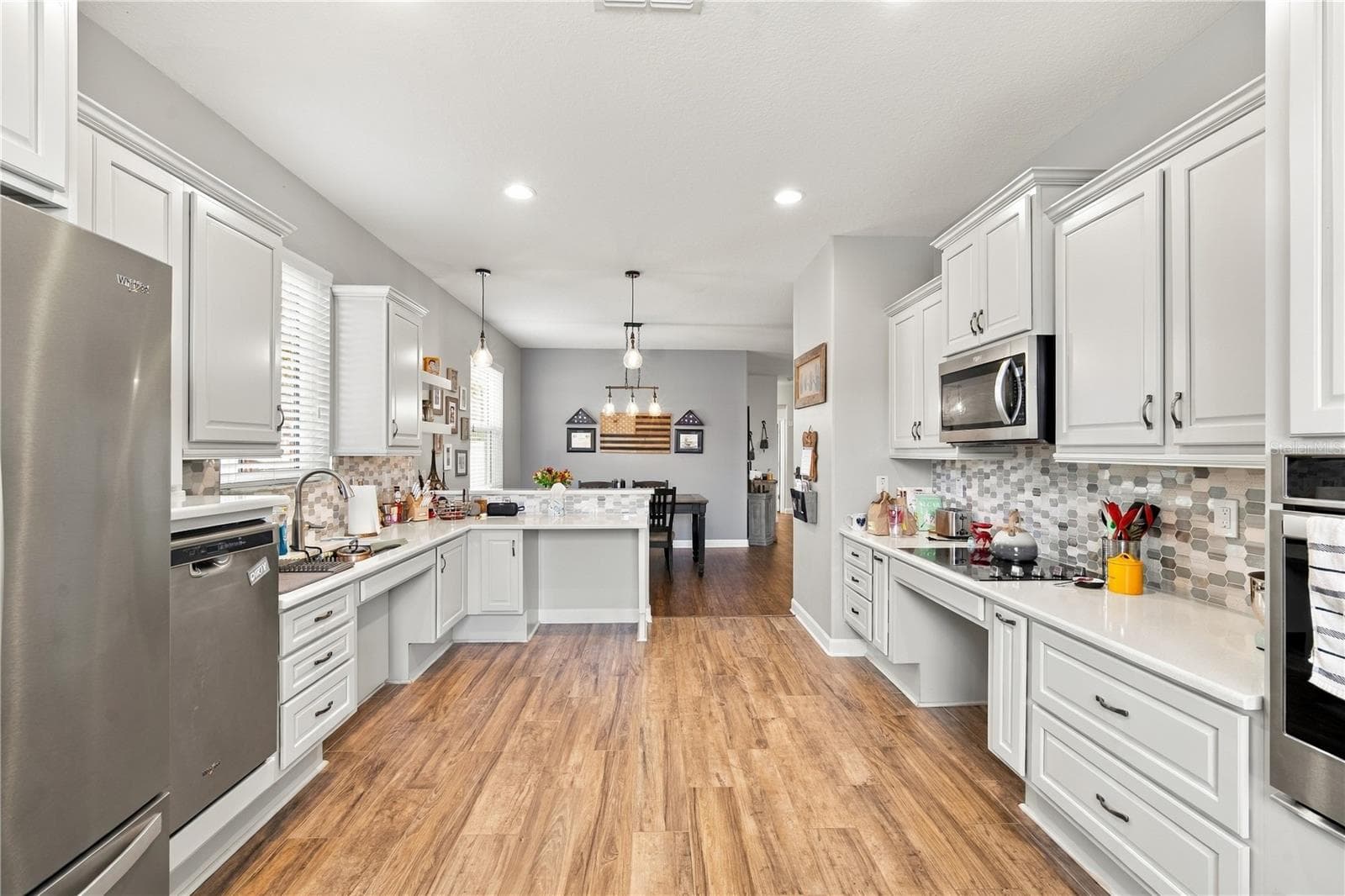 Fully Upgraded ADA-Compliant Kitchen Facing Southeast 2 - 18756 BURNDALL CT, LAND O LAKES