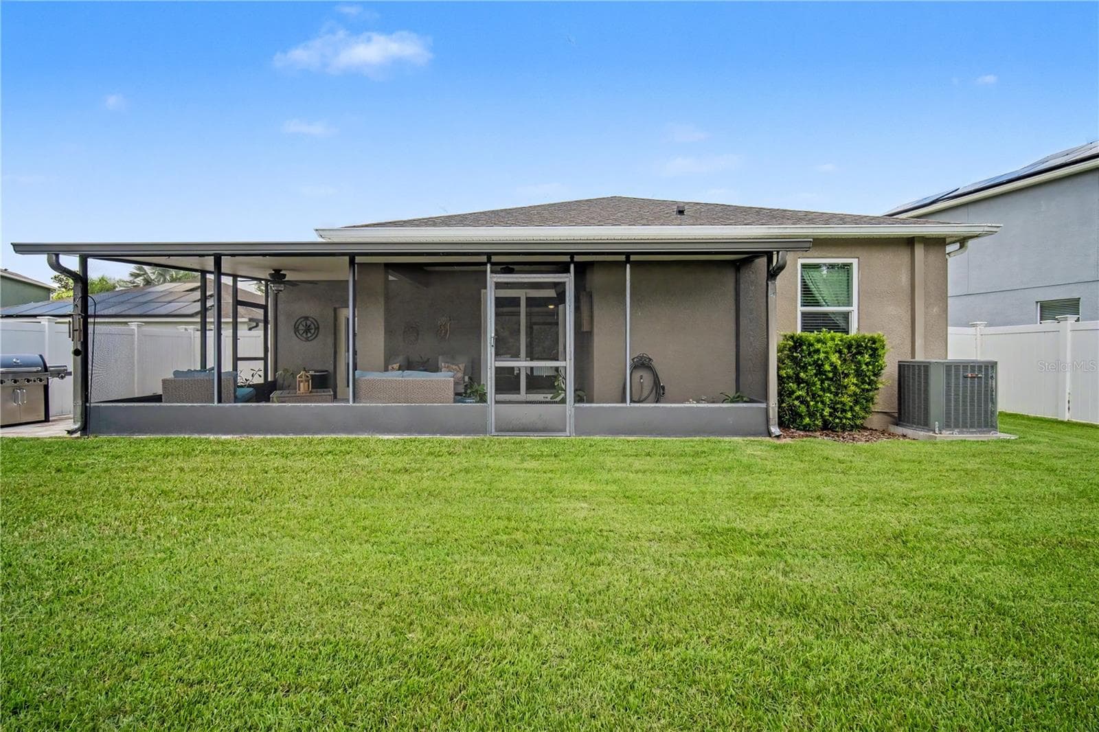 Fully Fenced Backyard Facing Northwest - 18756 BURNDALL CT, LAND O LAKES