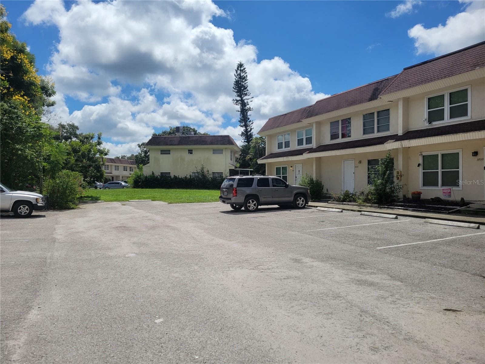 Cul De Sac View - Up the Street View - 3756 AMHERST WAY #1, SARASOTA