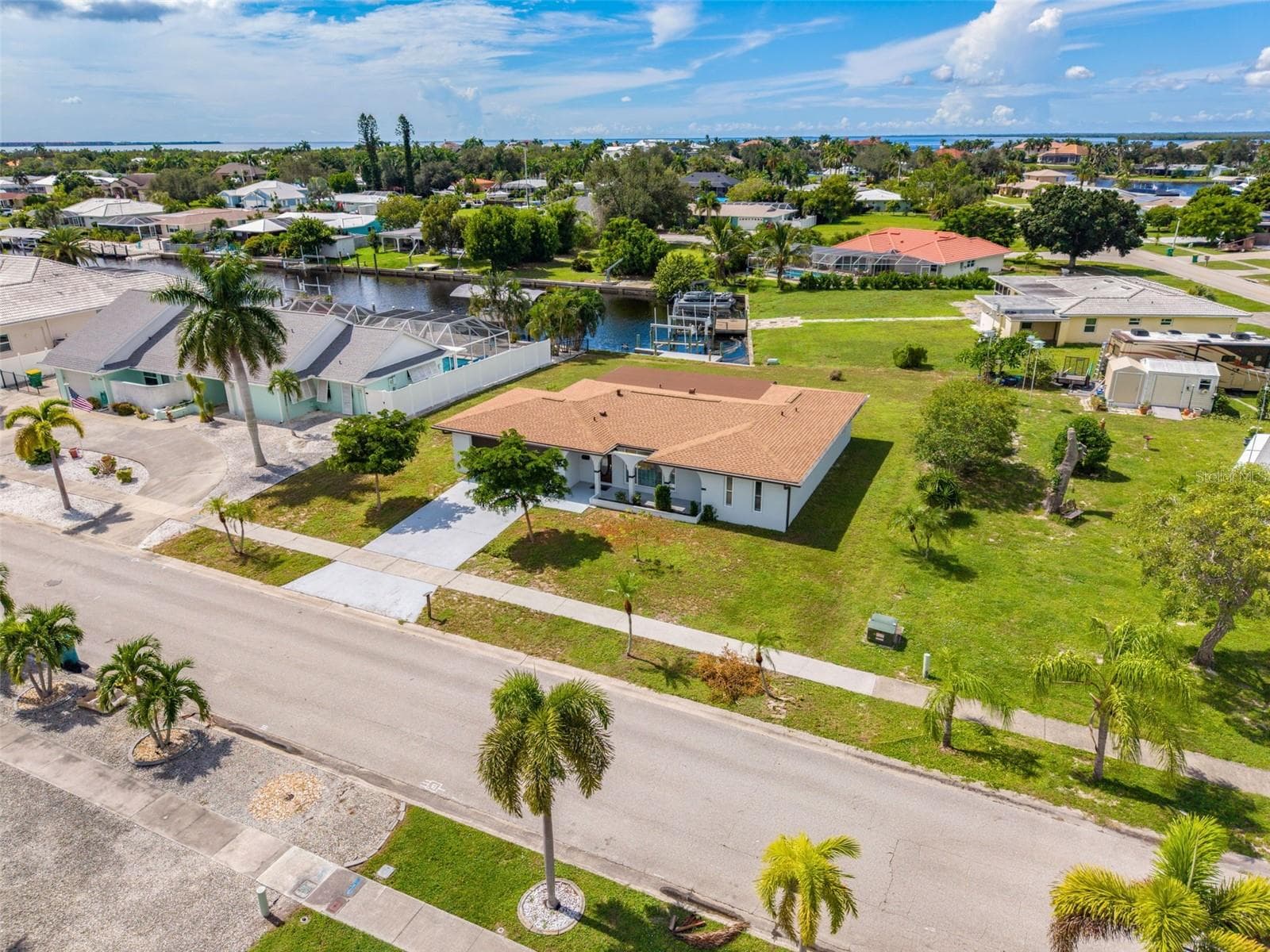 Desirable Southwest Florida Setting on Oversized Lot - 155 MORGAN LN SE, PORT CHARLOTTE