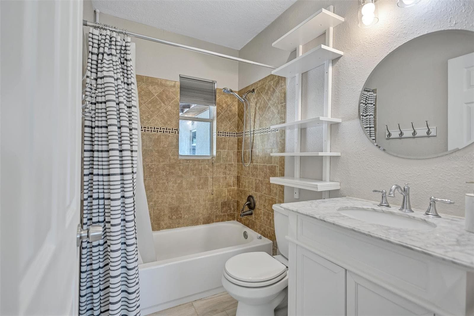 Common area bathroom - 5337 2ND AVE N, ST PETERSBURG