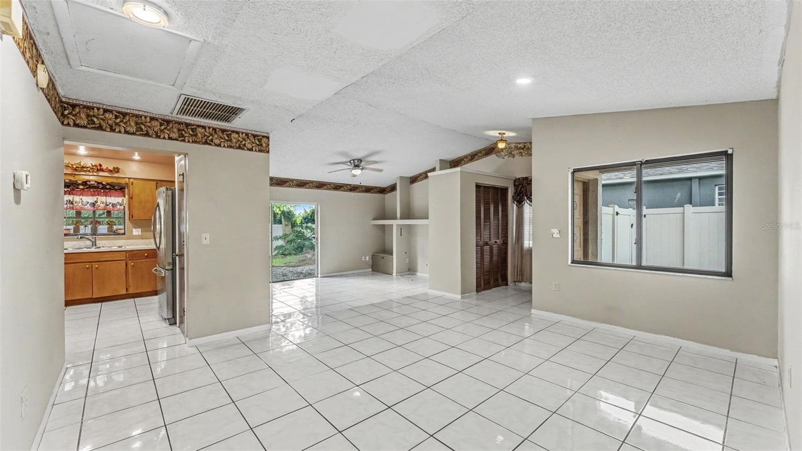 Single Family Residence at 842 ROCKINGHAM RD, LAKELAND, photo 5 of 26