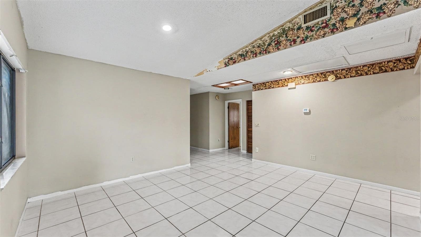 Single Family Residence at 842 ROCKINGHAM RD, LAKELAND, photo 7 of 26