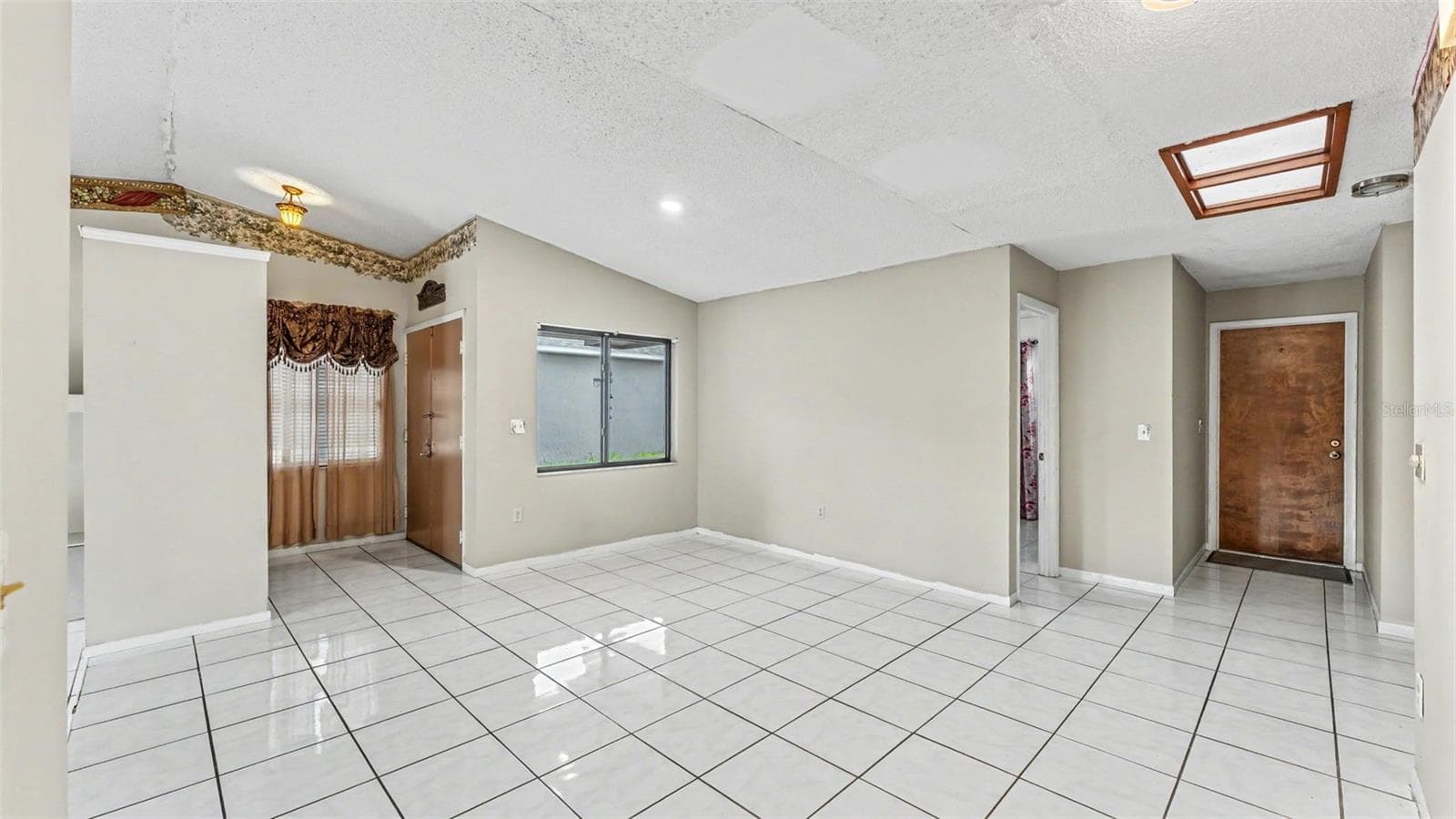 Single Family Residence at 842 ROCKINGHAM RD, LAKELAND, photo 8 of 26
