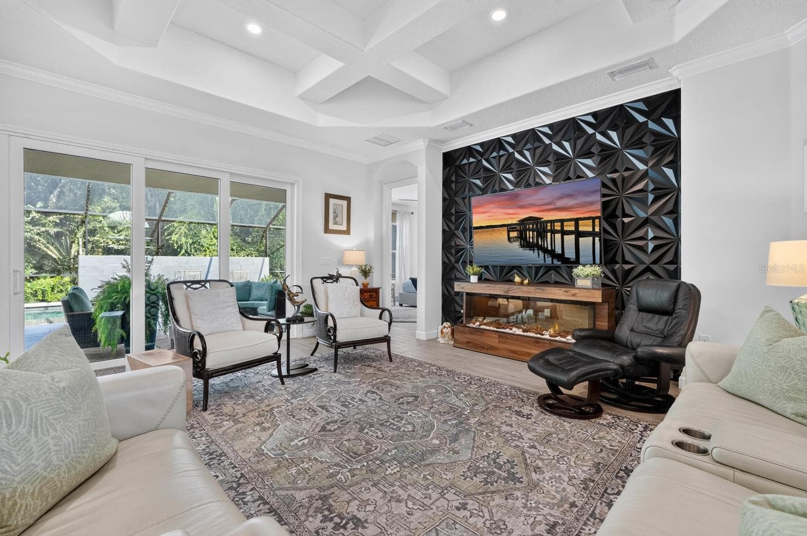 Custom feature wall with electric fireplace - 36 NEW WATER OAK DR, PALM COAST