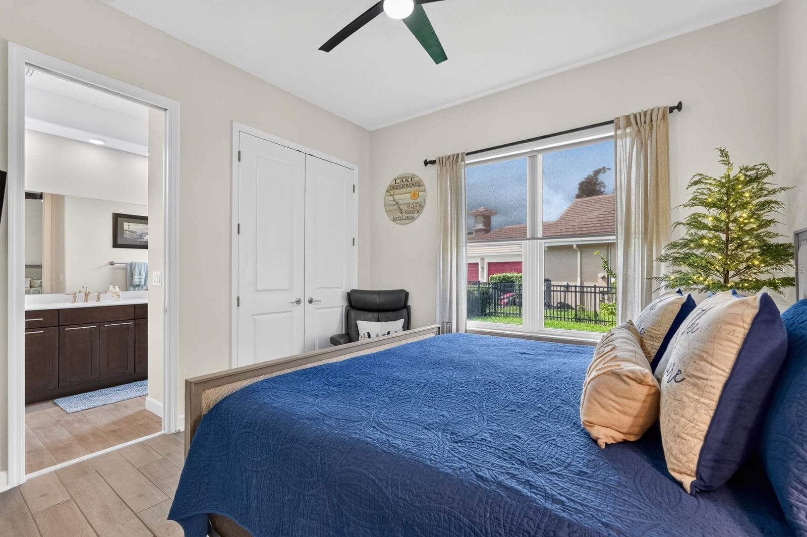 Bedroom 3 with ensuite bathroom attached - 36 NEW WATER OAK DR, PALM COAST