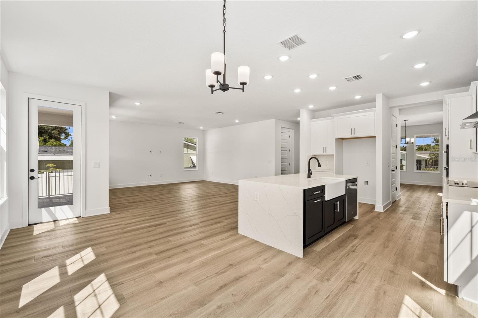 Single Family Residence at 324 37TH AVE, ST PETERSBURG, photo 10 of 42