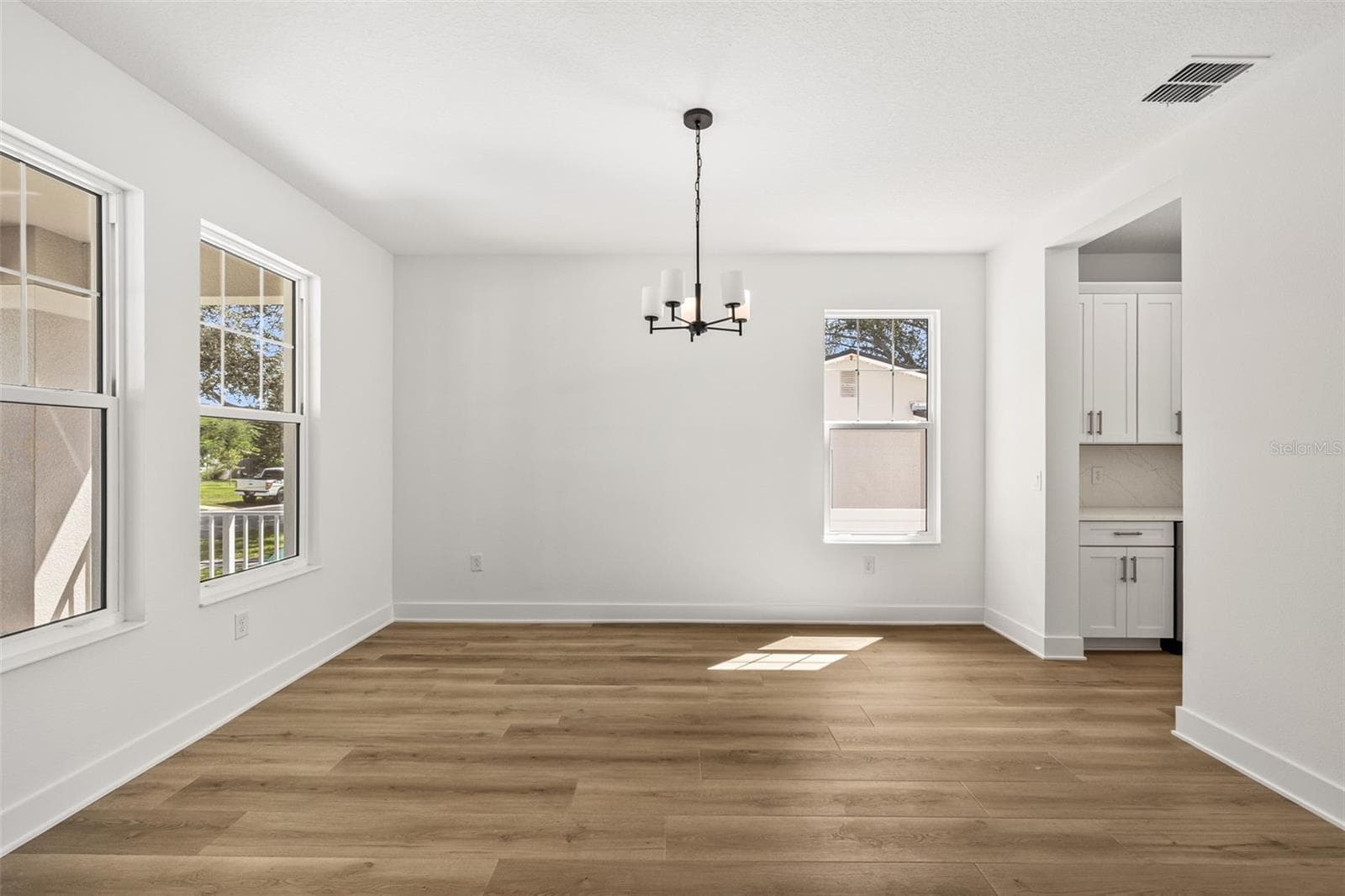 Single Family Residence at 324 37TH AVE, ST PETERSBURG, photo 14 of 42