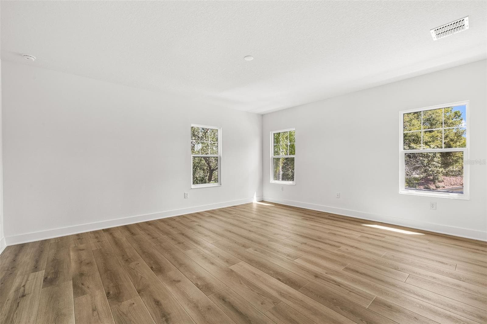 Single Family Residence at 324 37TH AVE, ST PETERSBURG, photo 20 of 42