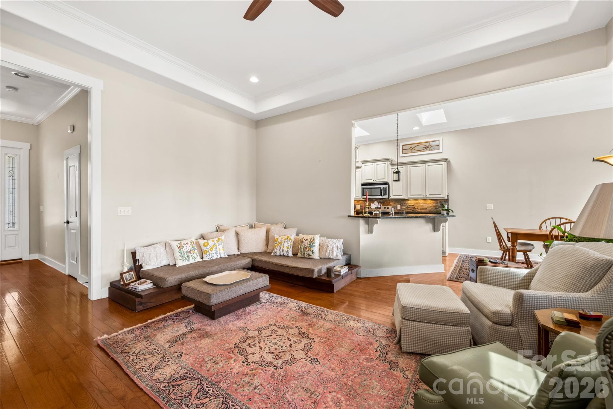 Light bright living area - 27 Dreambird Drive, Leicester