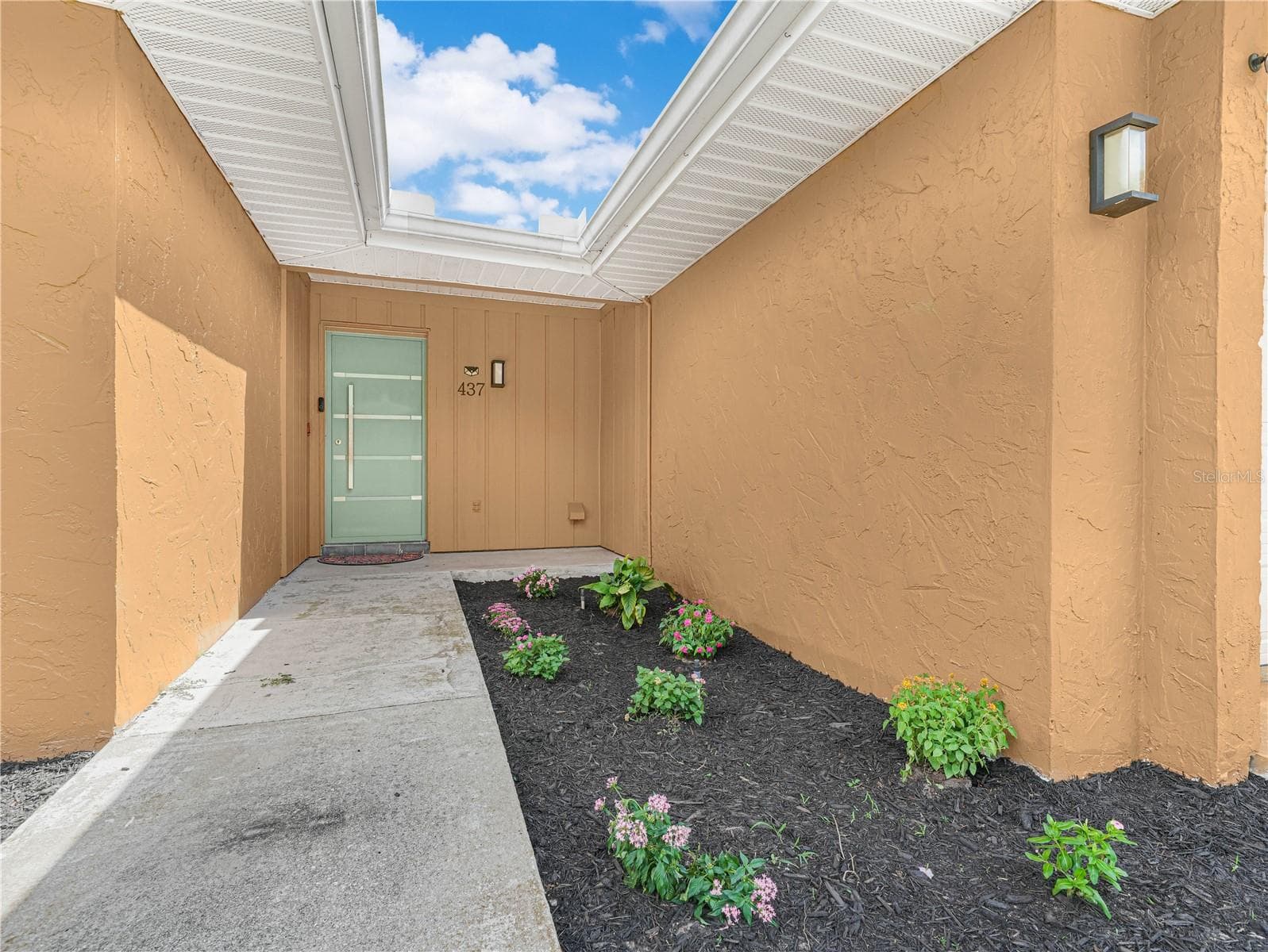 Single Family Residence at 437 BROWARD TER, WINTER HAVEN, photo 2 of 32