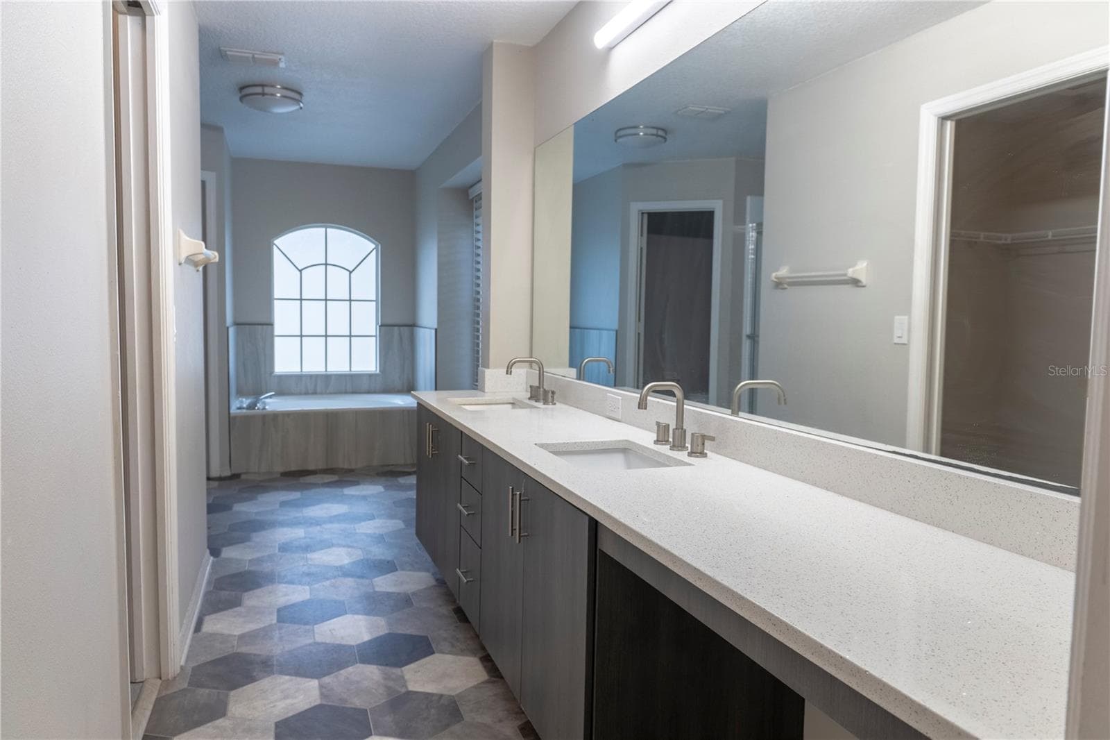 Single Family Residence at 14114 ABACO ISLE DR, ORLANDO, photo 8 of 13