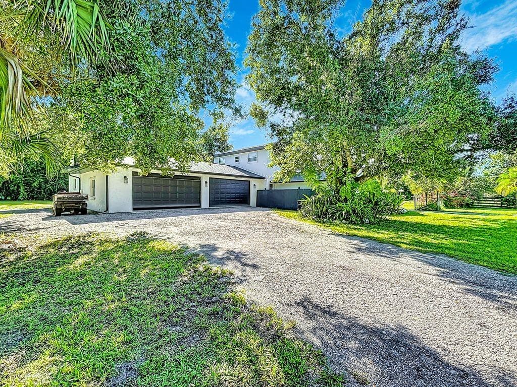 4 Car Garage - 1409 LAVILLA RD, PUNTA GORDA