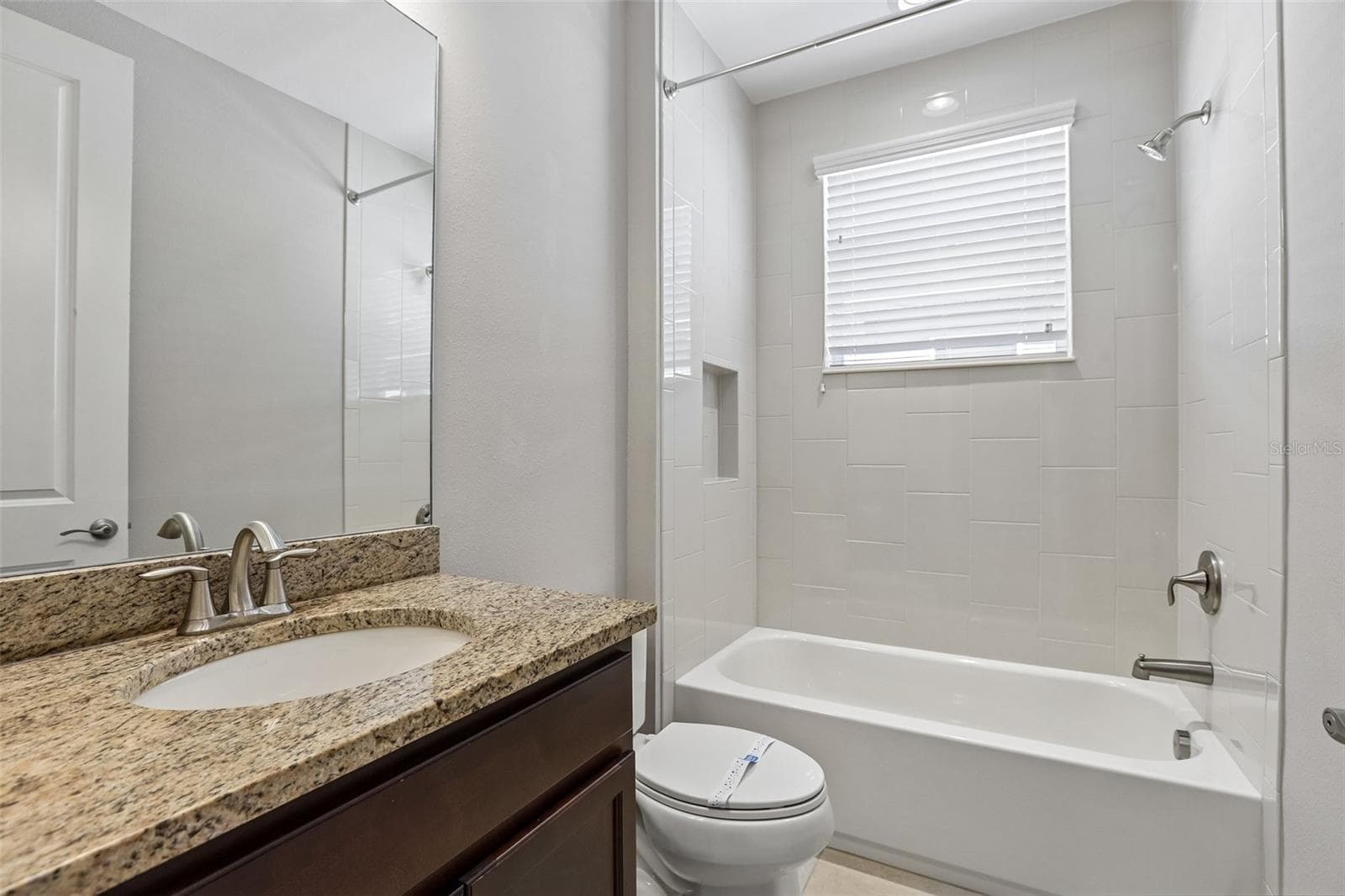 Hall Bath - 2495 OAKWOOD PRESERVE DR, WESLEY CHAPEL