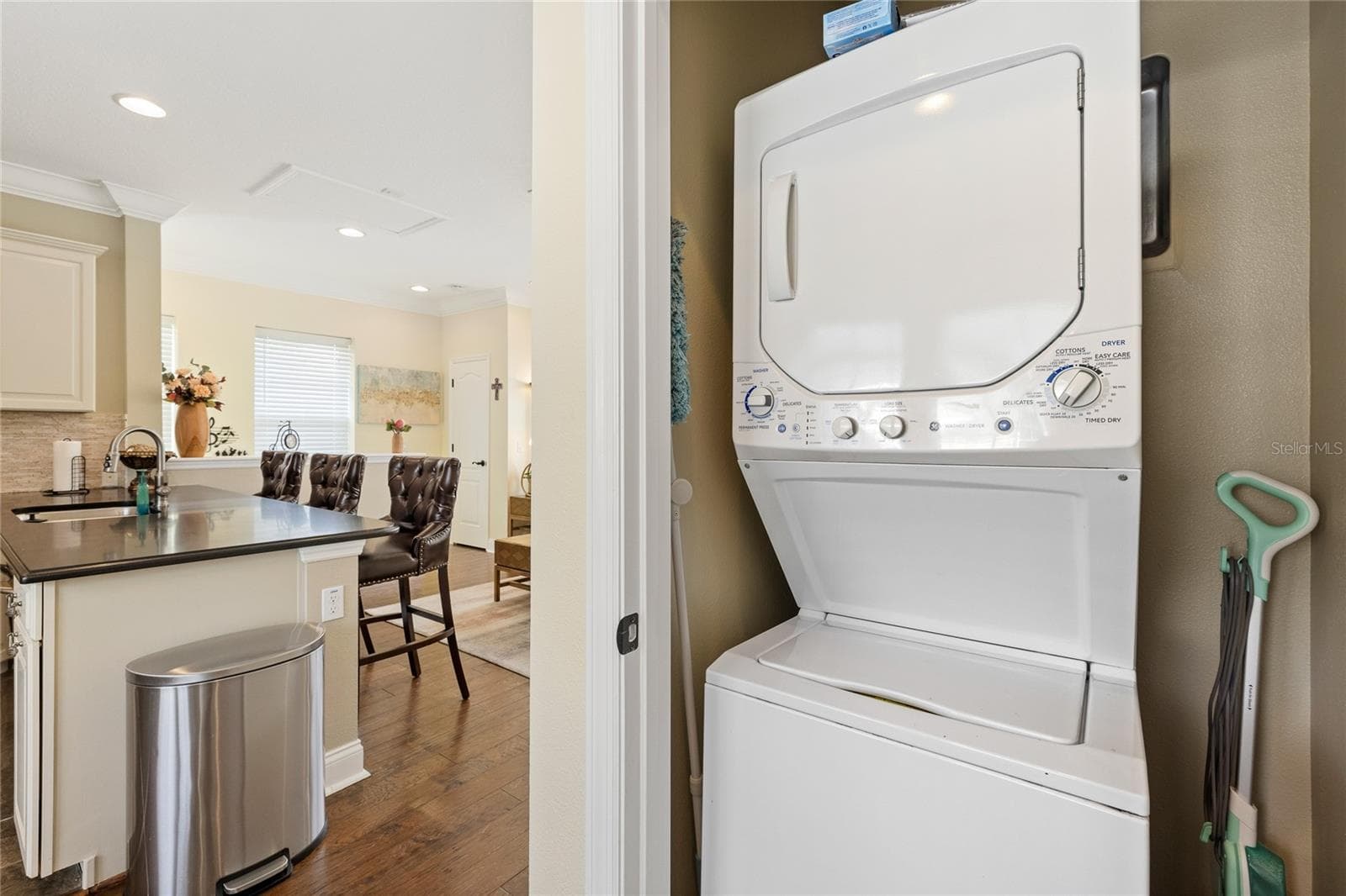 Apartment Laundry - 13817 ELIOT AVE, ORLANDO