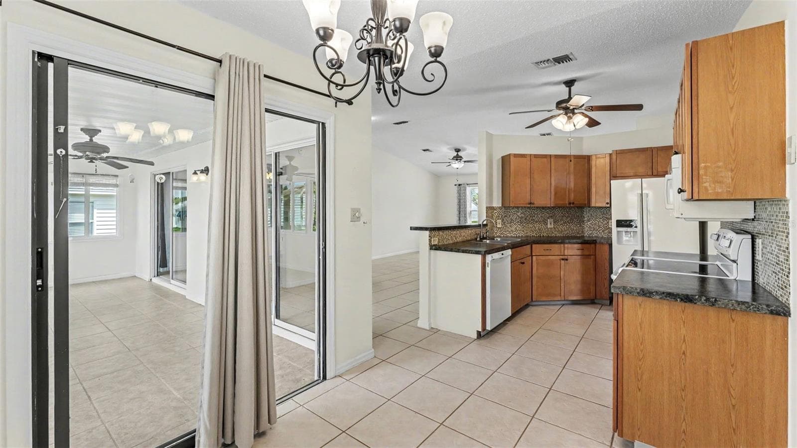 Single Family Residence at 6109 KITTIWAKE DR, LAKELAND, photo 22 of 24