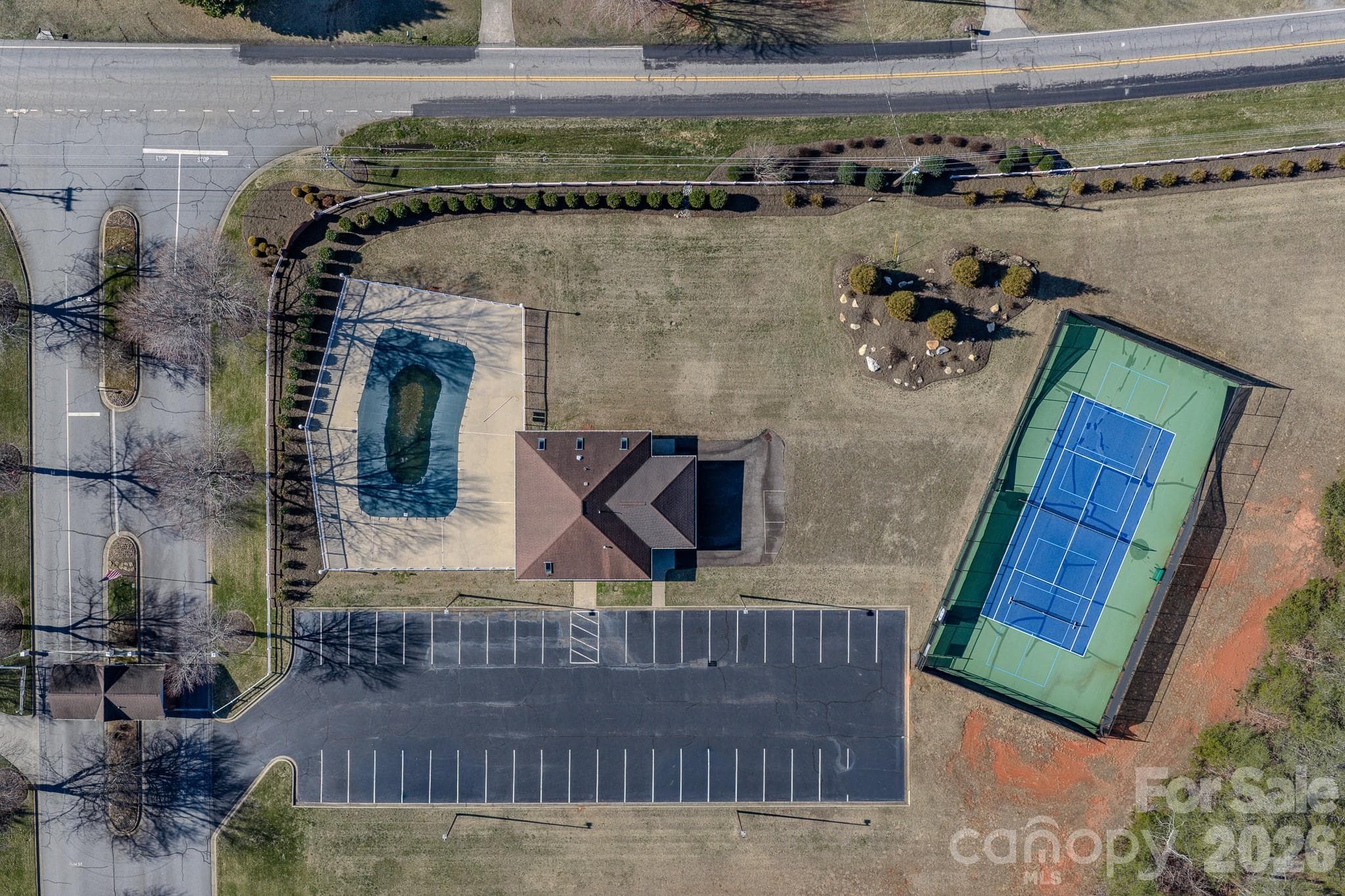 Neighborhood amenities - 3975 Plantation Drive, Morganton