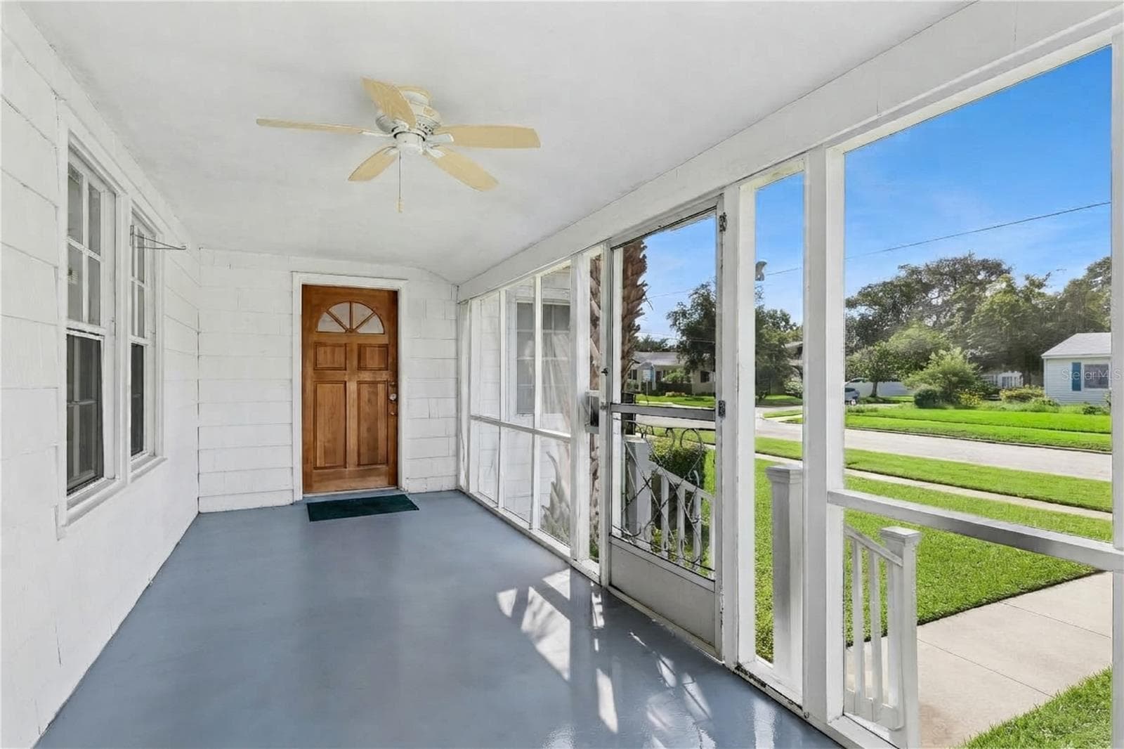 Single Family Residence at 1125 GUERNSEY ST, ORLANDO, photo 2 of 17