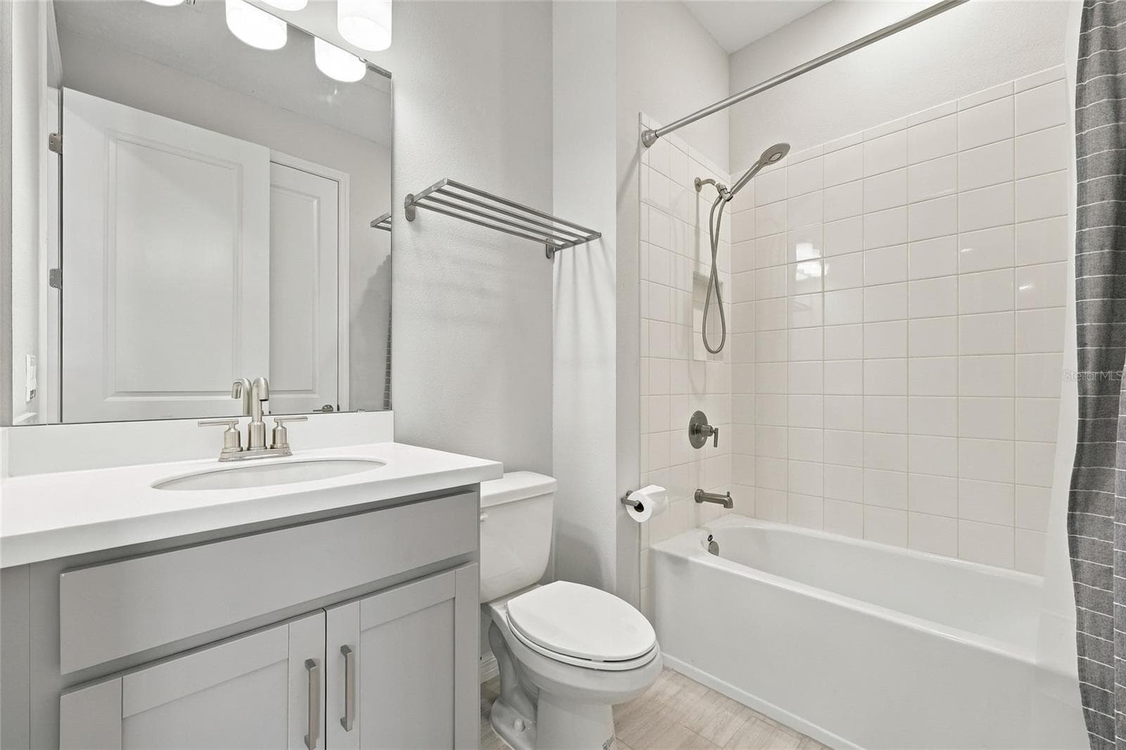 Shared Full Bath #2 - 1801 GOBLET COVE ST, KISSIMMEE